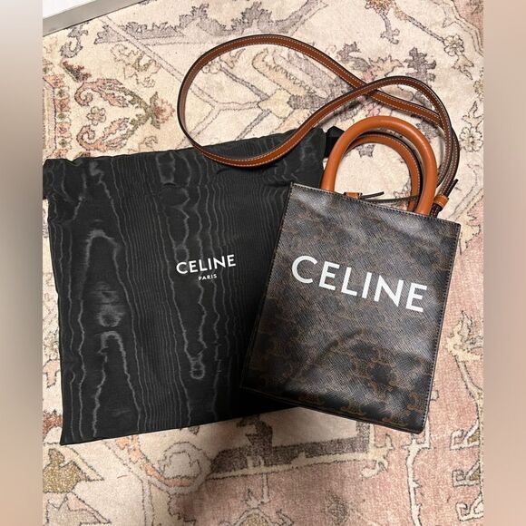 CELINE MINI VERTICAL CABAS IN TRIOMPHE CANVAS & CALFSKIN WITH CELINE PRINT TAN - Picture 4 of 10